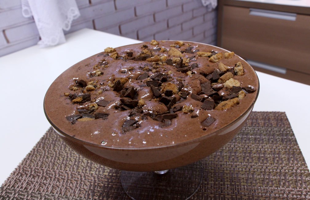 Strogonoff de chocolate com biscoito uma super sobremesa 